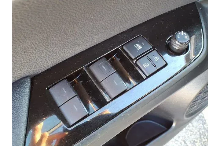 $22586 : Toyota Prius Prime 2020 XLE image 10