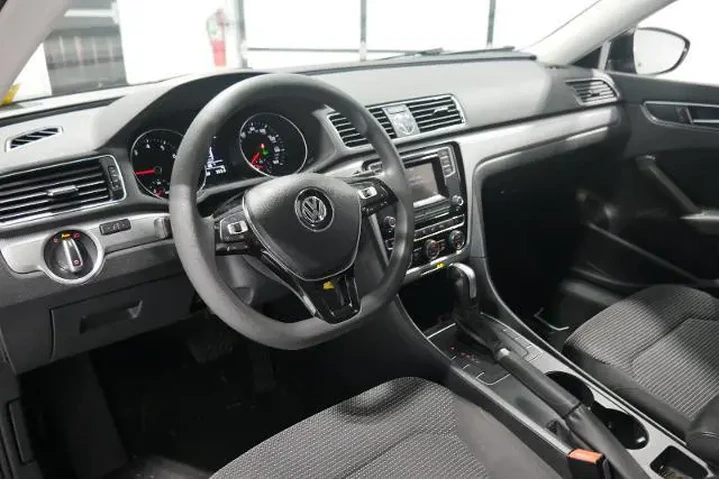 $12000 : Volkswagen Passat 2017 1.8T image 9