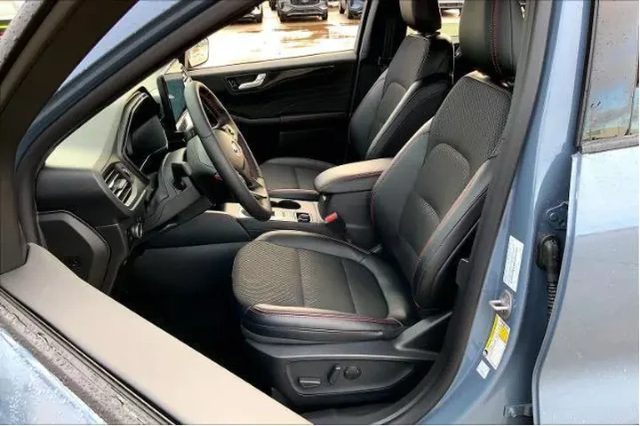 $31788 : Ford Escape 2026 ST-Line 4dr image 7