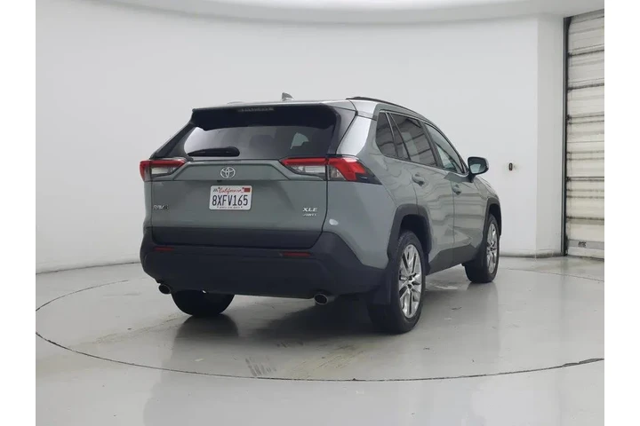 $29998 : Toyota RAV4 2021 AWD XLE Pre image 8