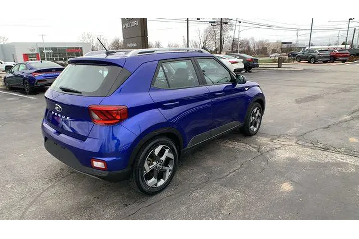 $18990 : Hyundai VENUE 2023 SEL 4dr C image 5