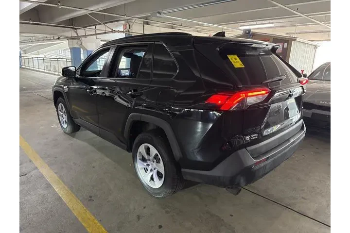 $23995 : Toyota RAV4 2021 LE 4dr SUV image 4