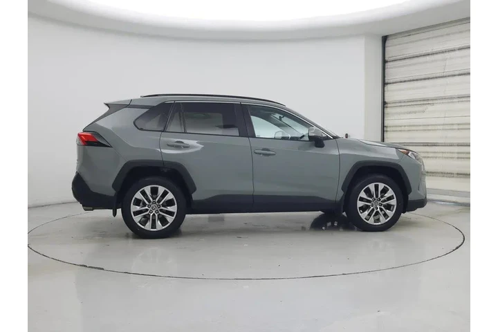 $29998 : Toyota RAV4 2021 AWD XLE Pre image 7
