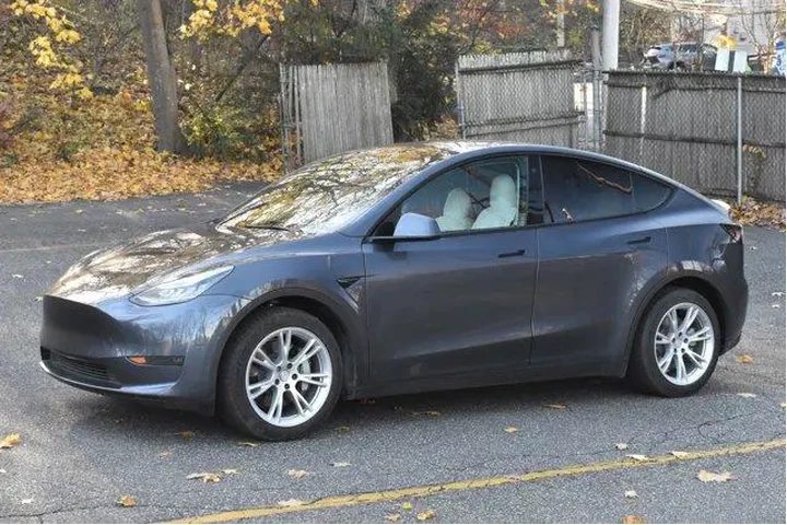 $20995 : Tesla Model Y 2021 AWD Long image 3