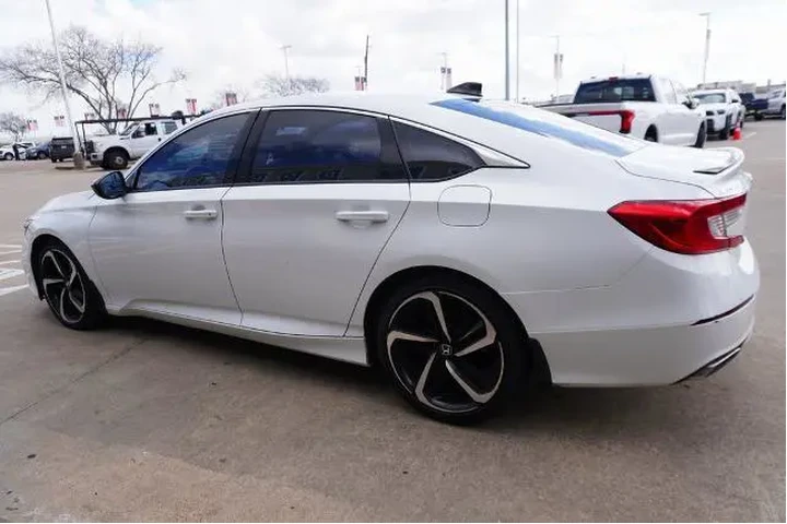 $20488 : Honda Accord 2021 Sport Spec image 4