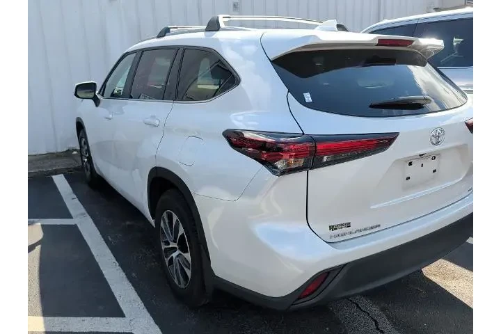 $40000 : Toyota Highlander 2024 LE 4d image 4