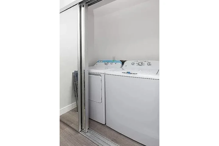 $1800 : Step into comfort and style wi image 9