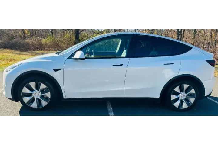 $33000 : 2021 Model Y Long Range image 4
