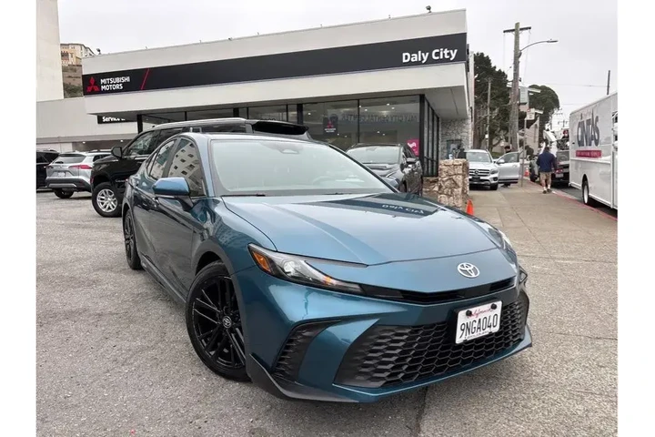 $29888 : Toyota Camry 2025 SE 4dr Sed image 1