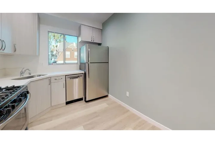 $1450 : 1Bedroom Apt In Los Angeles image 4