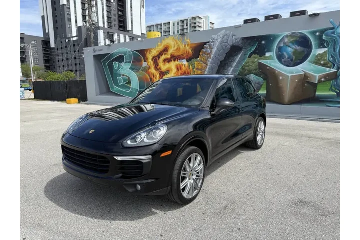 $18997 : 2018 Cayenne Platinum Edition image 1