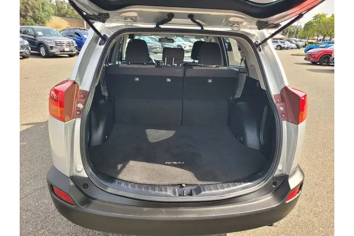 $14185 : Toyota RAV4 2015 LE 4dr SUV image 8