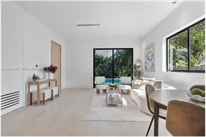 $8500 : Rental property with 4 bedro image 8