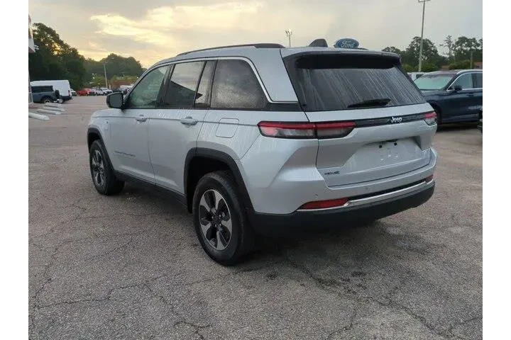 $28680 : Jeep Grand Cherokee 2023 4x4 image 6