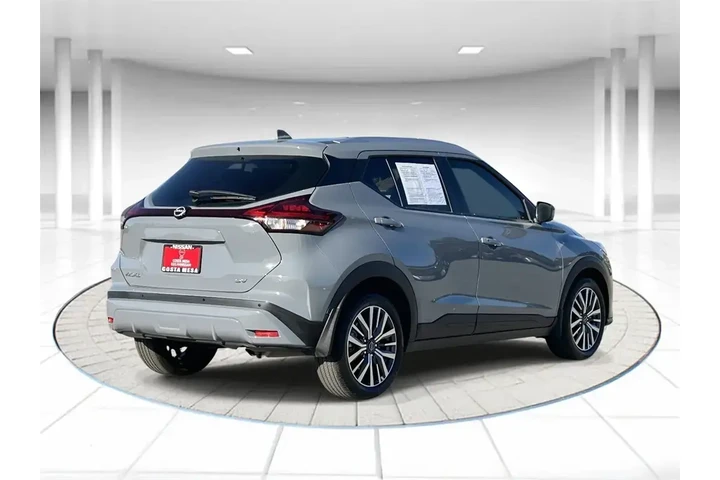 $17104 : Nissan Kicks 2023 SV 4dr Cro image 4