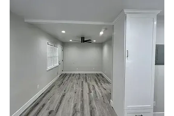 $1400 : beautiful 1BD 1BTH Available image 1