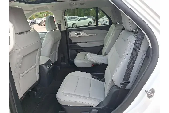 $39995 : Ford Explorer 2025 AWD Activ image 8