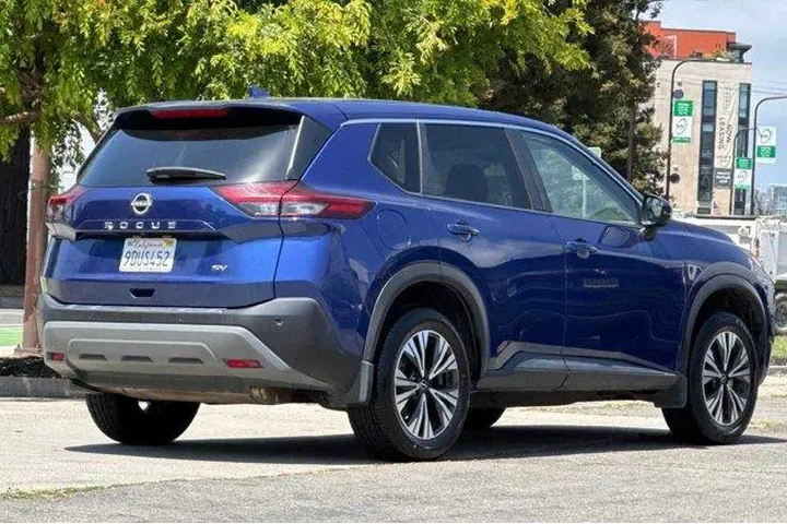 $17881 : Nissan Rogue 2023 SV 4dr Cro image 4