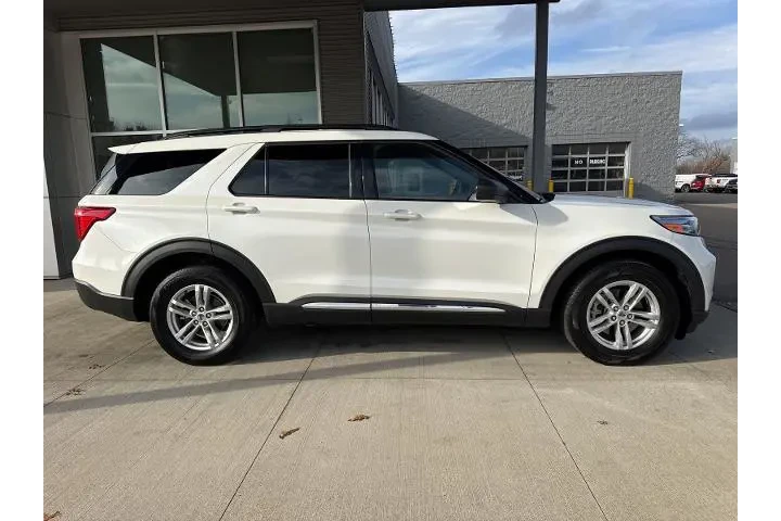 $31900 : Ford Explorer 2023 AWD XLT 4 image 9