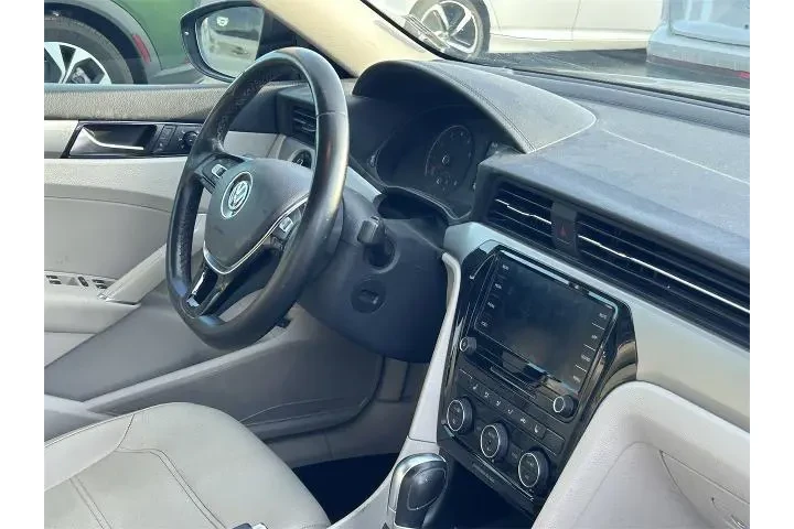 $13994 : Volkswagen Passat 2020 SE 4d image 7