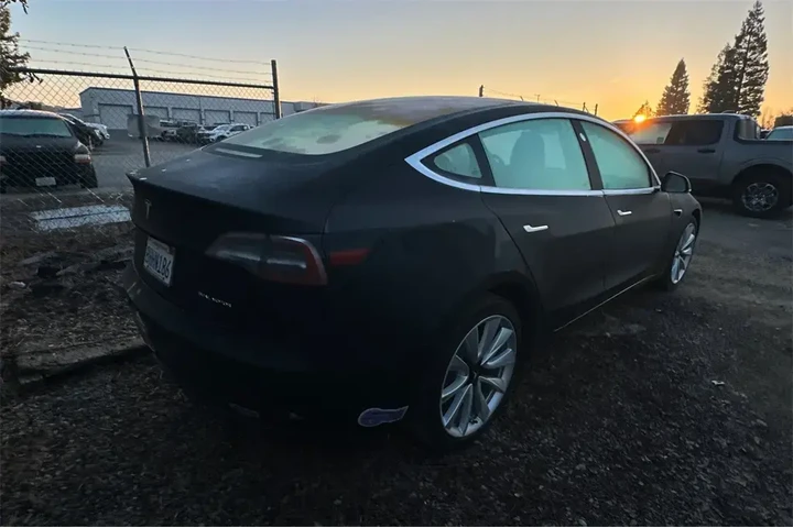 $18734 : Tesla Model 3 2018 AWD Long image 3