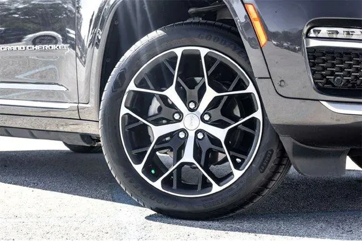 $34640 : Jeep Grand Cherokee 2022 4x4 image 2