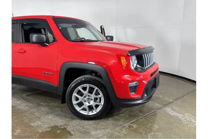 $21697 : 2023 Renegade Latitude image 9