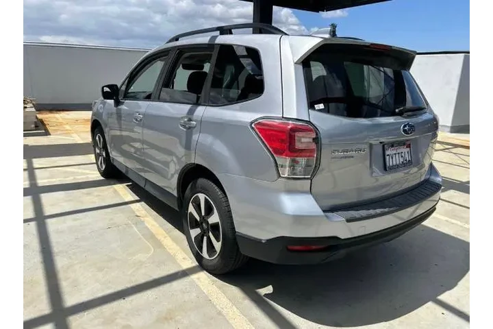 $16989 : Subaru Forester 2017 AWD 2.5 image 5