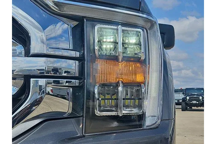 $37995 : Ford F-150 2023 4x4 XLT 4dr image 9