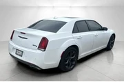 $31995 : Chrysler 300 2023 S V6 4dr S thumbnail