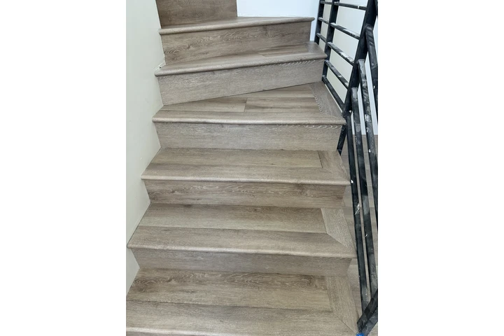 Instalador de pisos de madera image 2