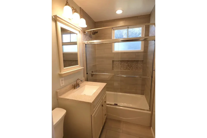 $900 : Beautiful Home...LAKEWOOD,CA image 5