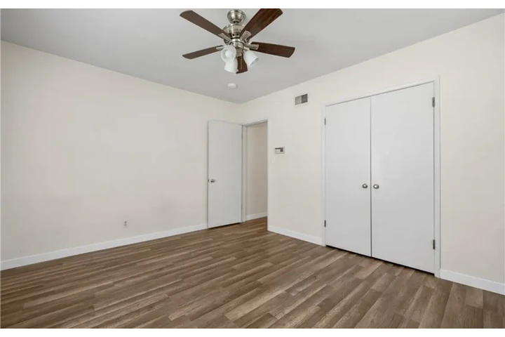 $2480 : 3Bed 2Bath House in South Gate image 6
