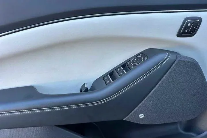 $26888 : Ford Mustang Mach-E 2023 Pre image 10