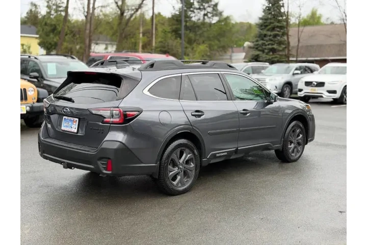$15995 : 2022 Outback Onyx Edition XT image 8