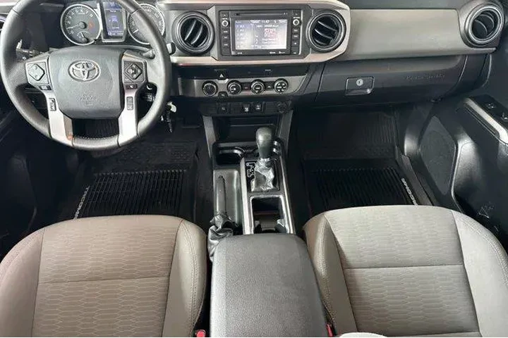 $32900 : Toyota Tacoma 2019 4x4 TRD P image 6