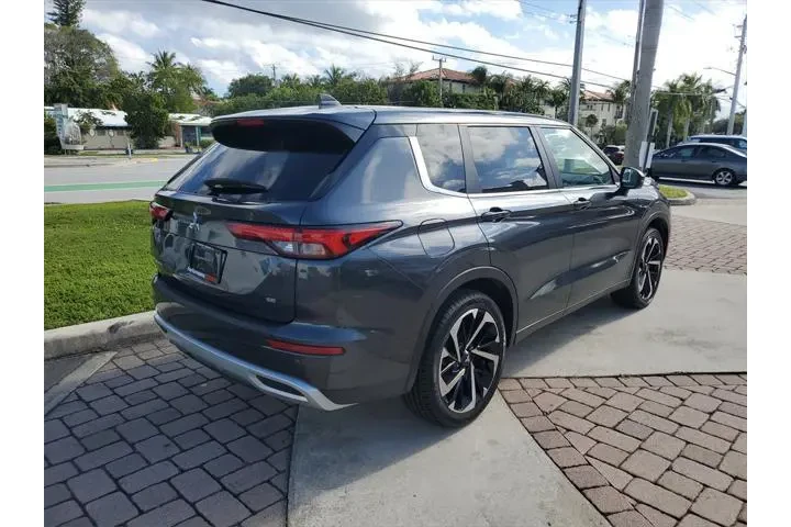 $20999 : Mitsubishi Outlander 2024 SE image 6