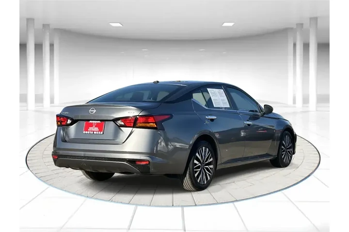 $17033 : Nissan Altima 2023 2.5 SV 4d image 4