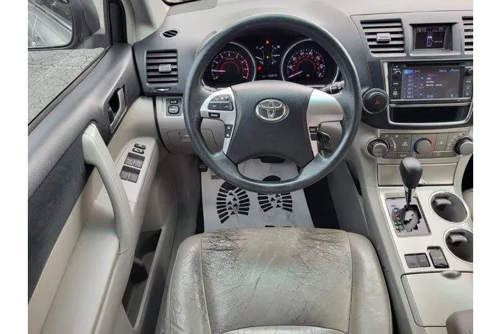 $12000 : Toyota Highlander 2013 Base image 10