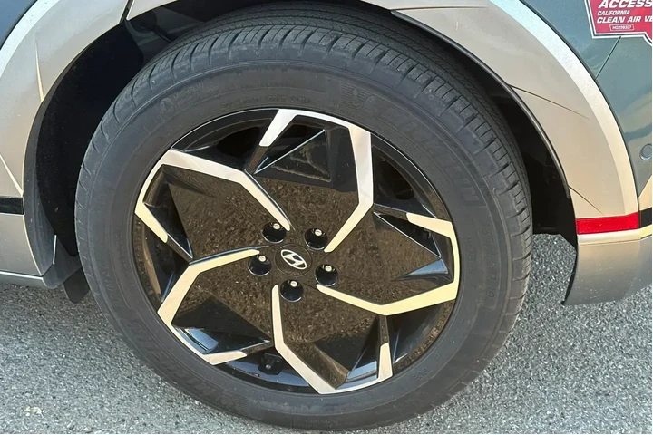 $30990 : Hyundai IONIQ 5 2024 Limited image 6