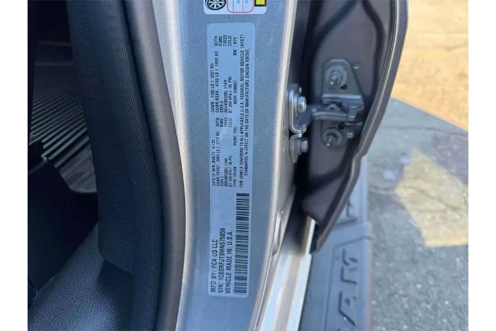 $36144 : Ram 1500 2021 4x4 Laramie 4d image 10