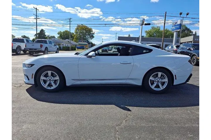 $28143 : Ford Mustang 2024 EcoBoost 2 image 6