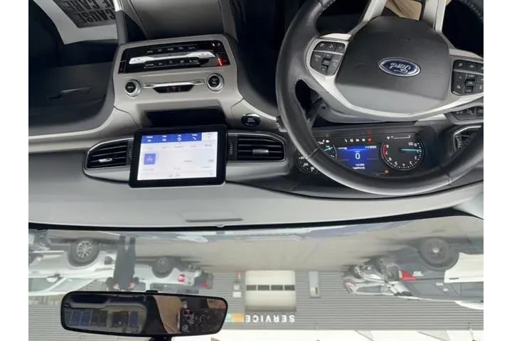 $33990 : Ford Explorer 2022 AWD XLT 4 image 4