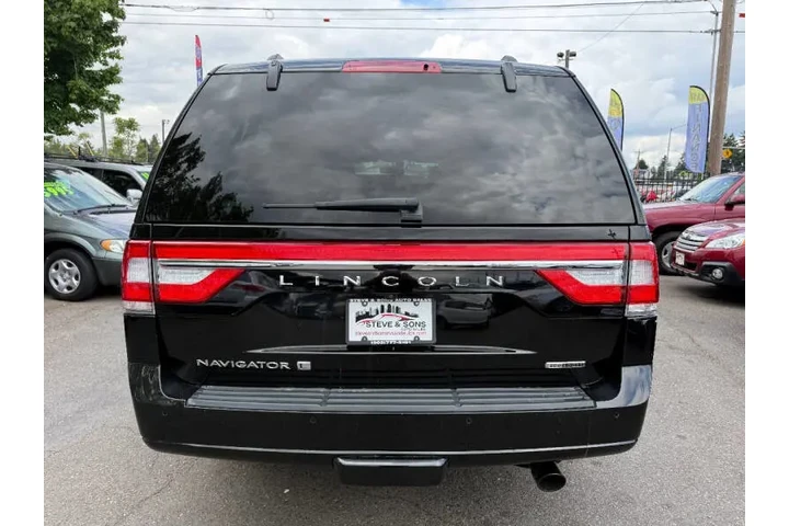 $14988 : 2016 Navigator L Select image 9