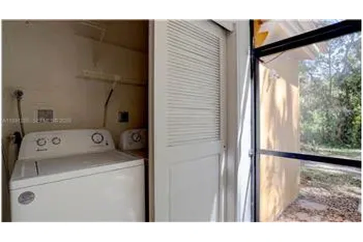 $2425 : Rental property with 3 bedro image 9