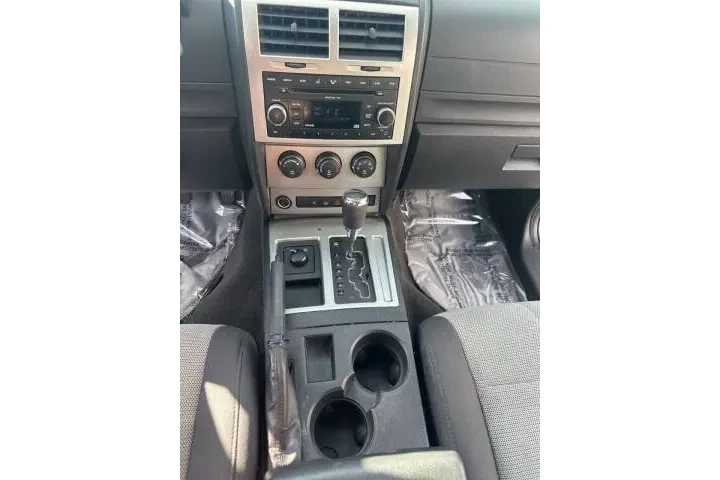 2008 Nitro SXT image 4