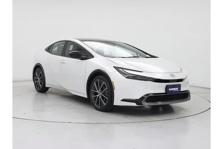 $29998 : Toyota Prius 2024 XLE 4dr Ha image 1
