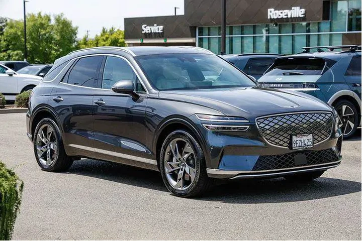 $37798 : Genesis Electrified GV70 202 image 6