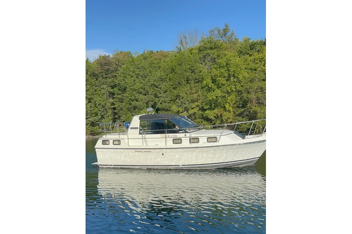 CARVER BOAT FOR SALE image 1