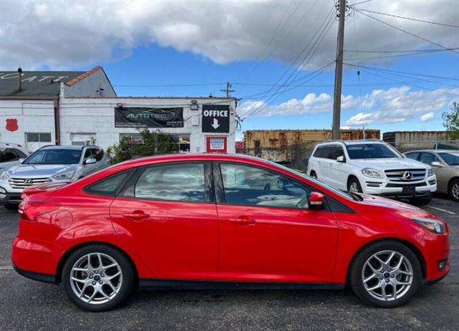 $8500 : 2015 Focus SE image 5